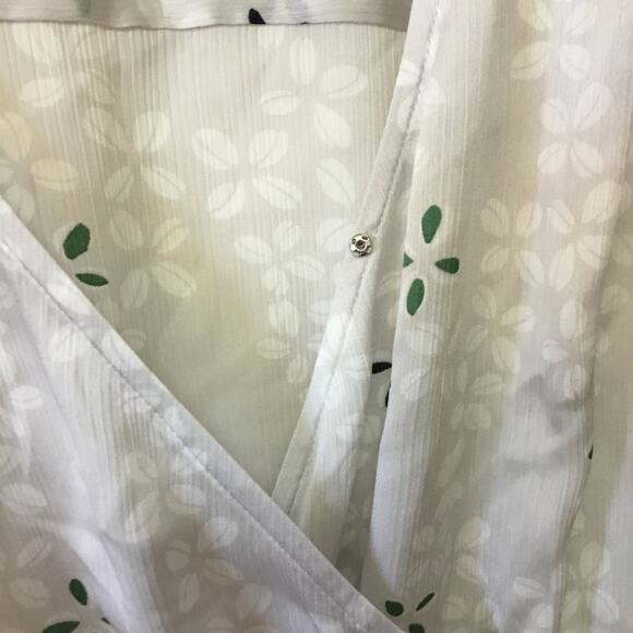 Ann Taylor White Pattern Short Sleeve Top - Picture 2 of 7